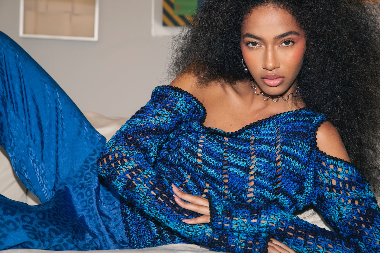 BLUSA ASSIMÉTRICA AZUL E PRETO • 100% FEITO À MÃO